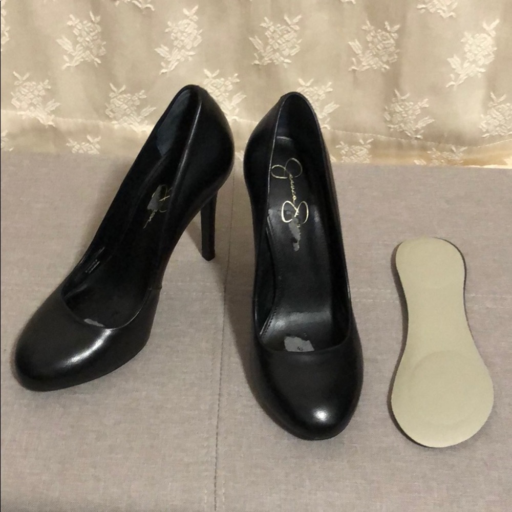 USED Jessica Simpson’s Black Heels 5.5US